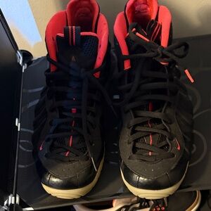 Yeezy Foamposite size 10.5M / 12W